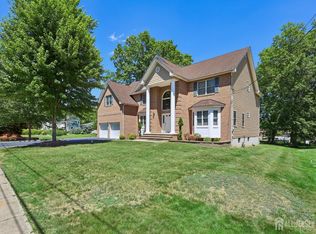 6 Willow Dr, Edison, NJ 08820