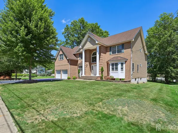 6 Willow Dr, Edison, NJ 08820