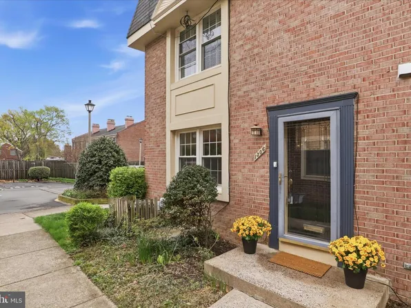 1306 Chetworth Ct, Alexandria, VA 22314