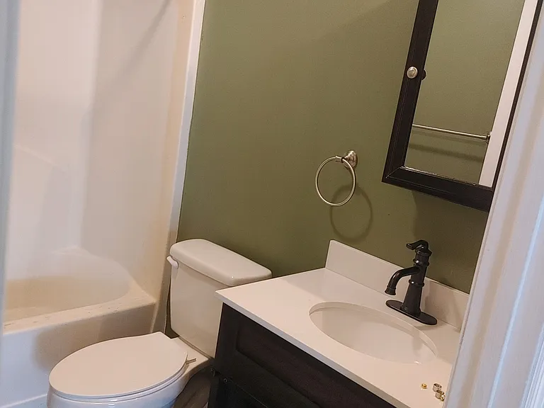 242 Sissom Ln — Photo 6