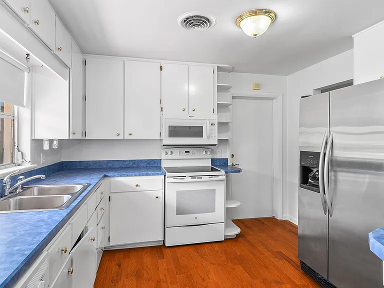 2107 Brookview Dr — Photo 12