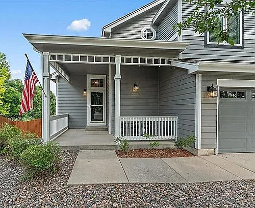 4 bed, 2384 sqft, $3,995 — Photo 2