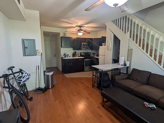 3rd image of 803 Dickinson St Floor 2