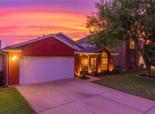 9216 Nightingale Dr, Fort Worth, TX 76123