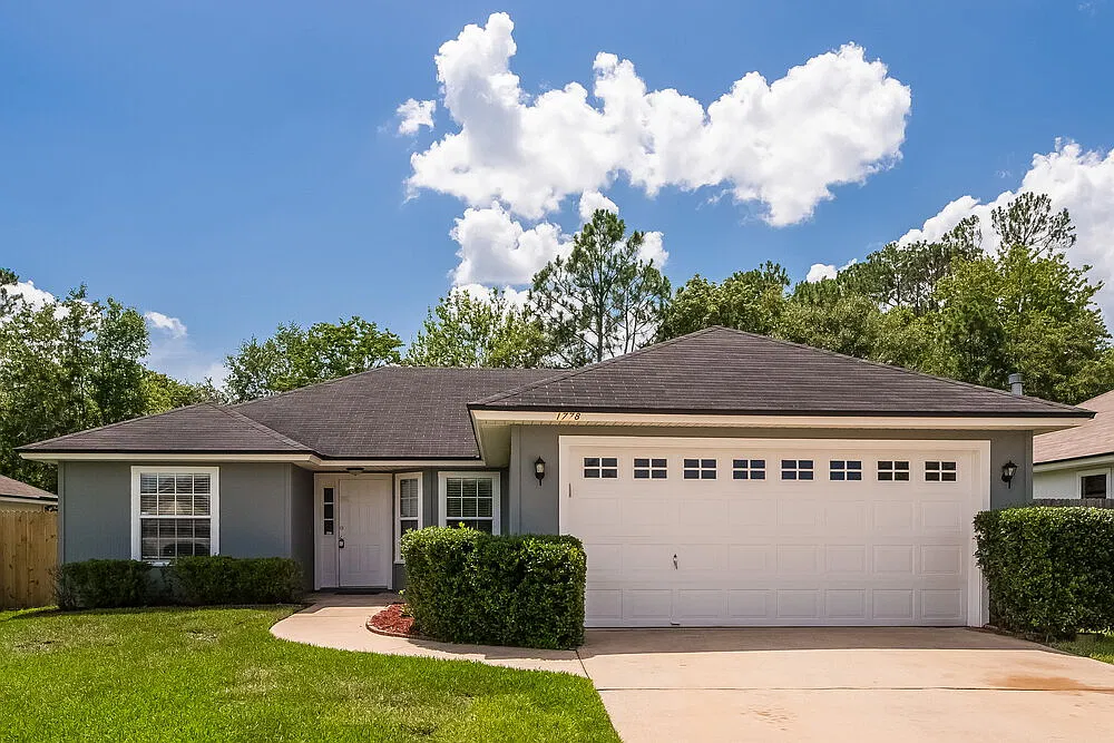 3 bed, 2.0 bath, 1423 sqft, $2,065 — Photo 1