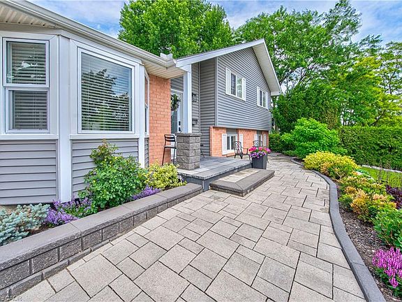 3rd image of 399 Grand River Blvd