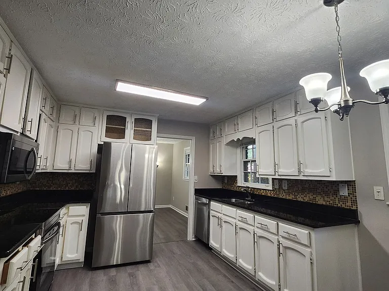 872 Holly Hedge Rd — Photo 2