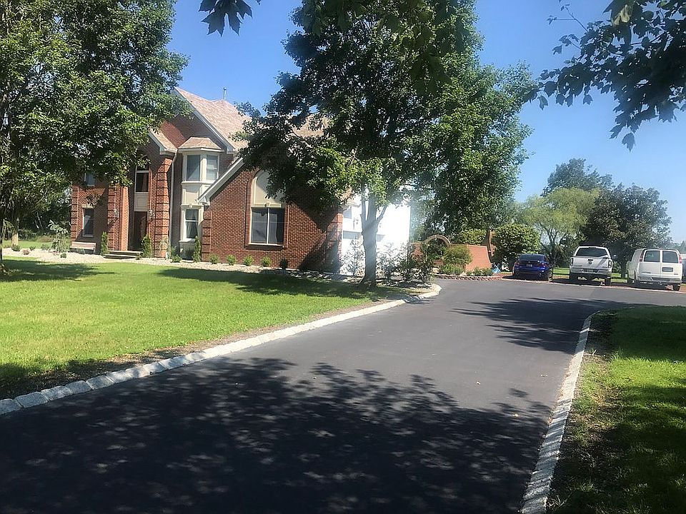 1st image of 5 Crest Circle Dr