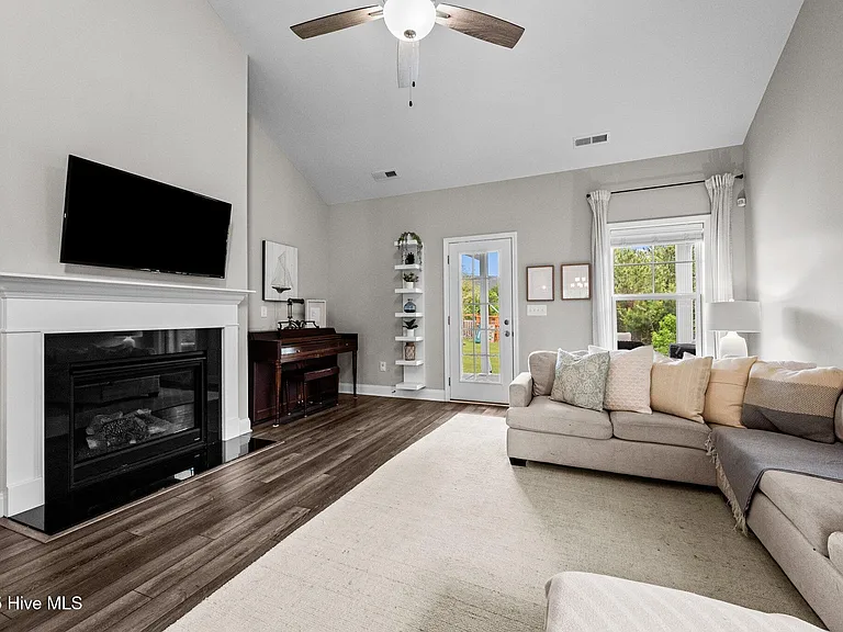 303 Red Cedar Dr — Photo 17