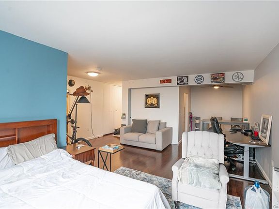 4th image of 360 Westchester Ave APT 503