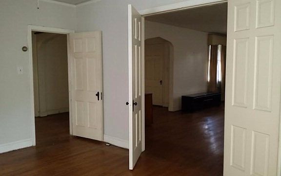 5th image of 709 Starling Ave