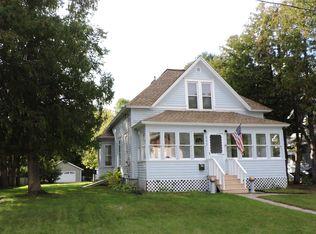 111 Maple St, Waupaca, WI 54981