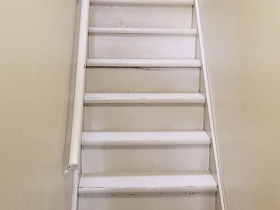 3rd image of 6903 Myrtle Ave #2