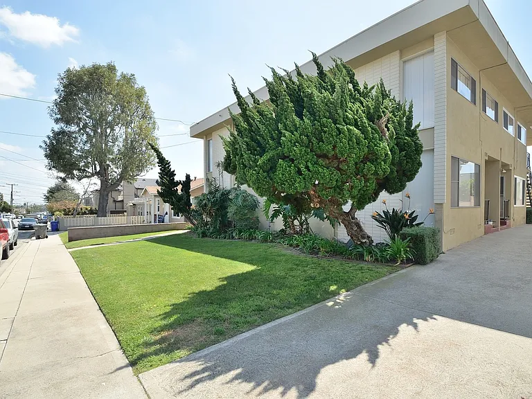 1902 Plant Ave — Photo 3