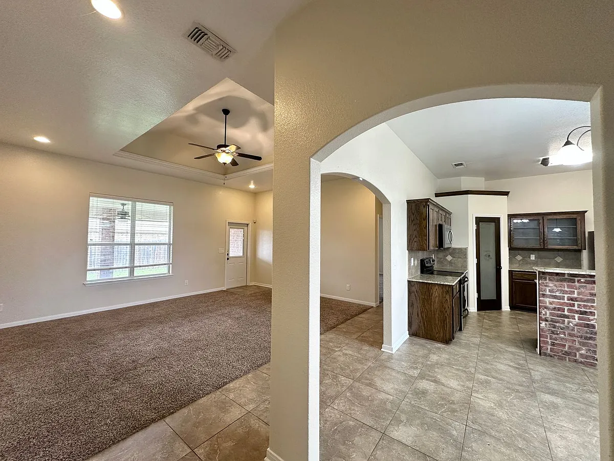 Building Photo - 6710 Alvin Dr