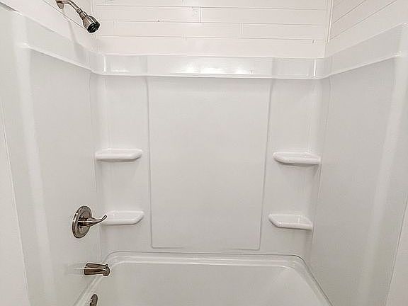 5th image of 14 Oakdale Dr