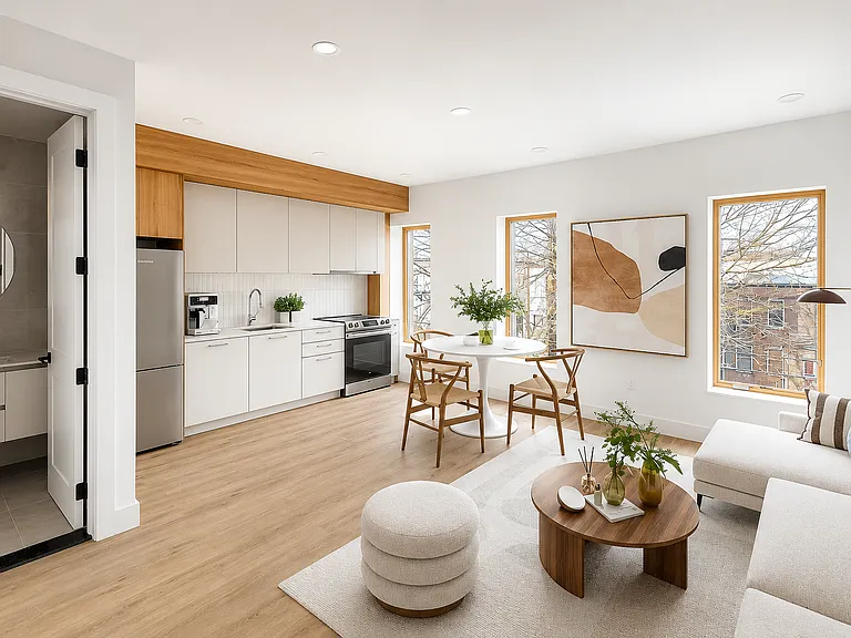 135 Moffat St #2RR — Photo 1