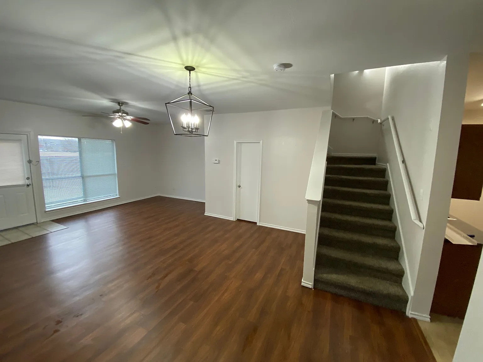3 bed, 2.5 bath, 1425 sqft, $1,730 — Photo 2