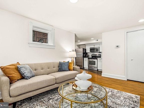 2nd image of 516 4th St NE APT 101