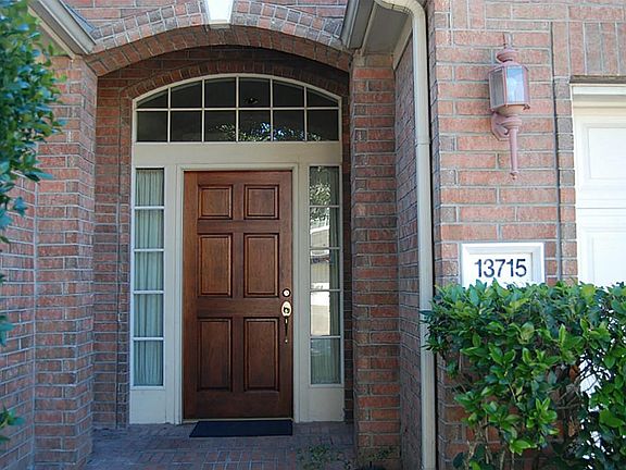 A front porch that says "come on in".