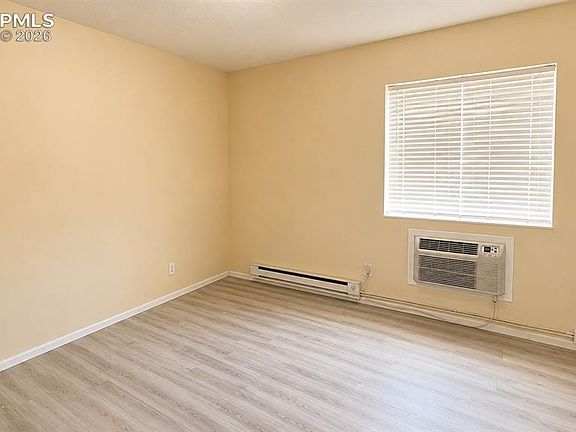 3rd image of 1701 Oakshire Ln