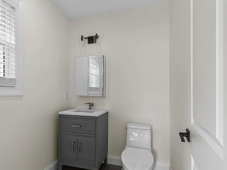 18 Walnut St #B — Photo 6