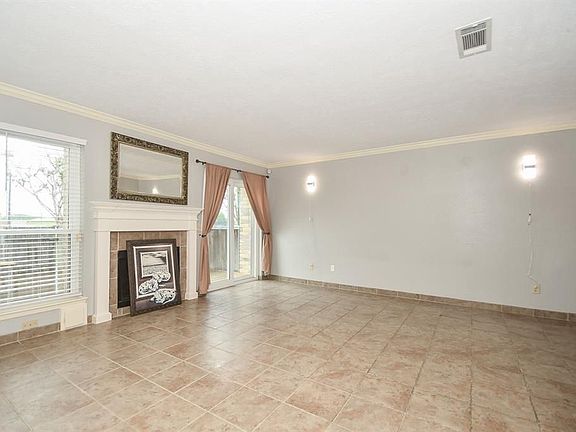 5th image of 2910 Grants Lake Blvd