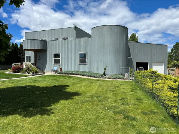36 River Overlook Street, Omak, WA 98841