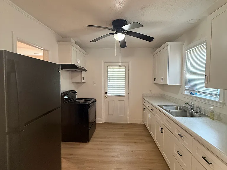 606 Greenmead Dr — Photo 6