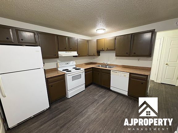 4th image of 114 W 43rd St APT 4