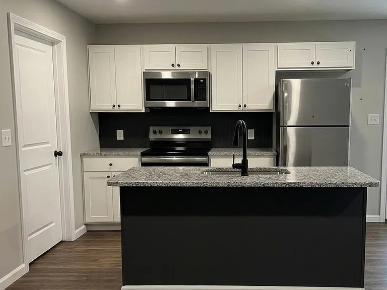 2423 S Chatfield Rd — Photo 2