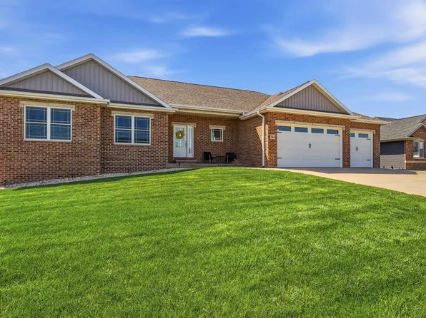161 Angela Jean Cir, Peosta, IA 52068
