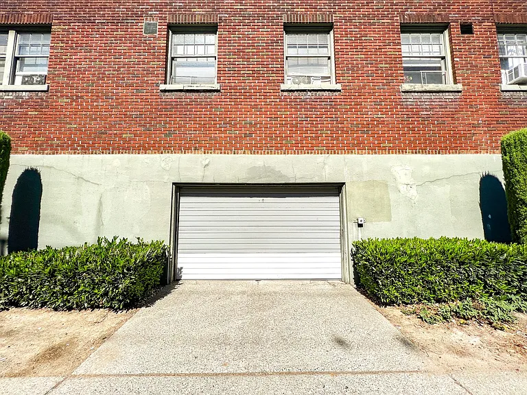 316 E Harrison St — Photo 23