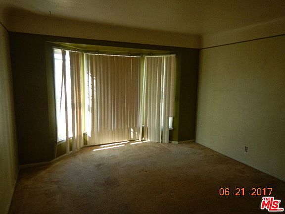 4th image of 755 W 111th St