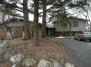 4587 Ravinewood Dr, Commerce Township, MI 48382