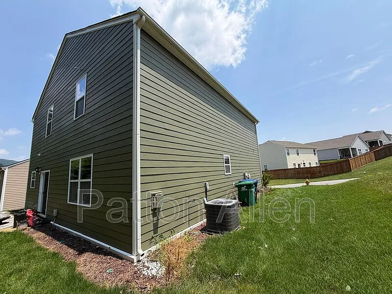 138 Marathon Ln — Photo 25