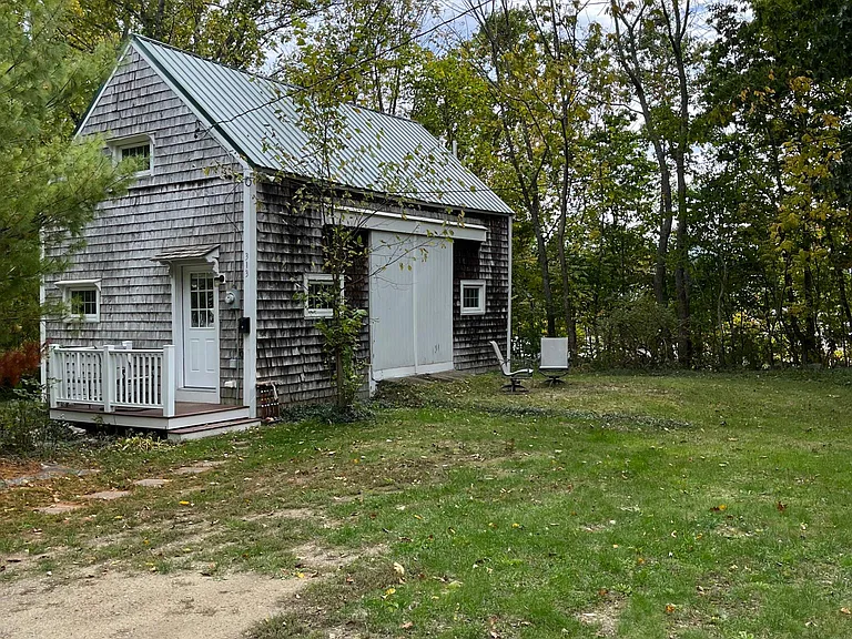 Driveway/front yard