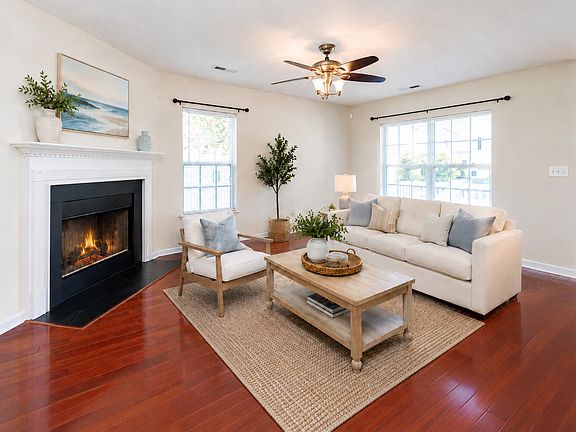 2nd image of 404 Brookfield Ln