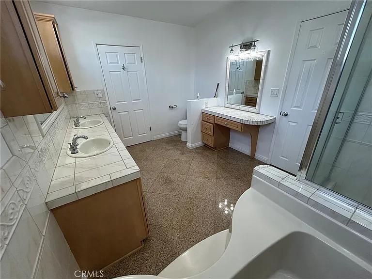 24010 Hatteras St — Photo 14