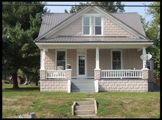 827 Vine St, Macon, MO 63552