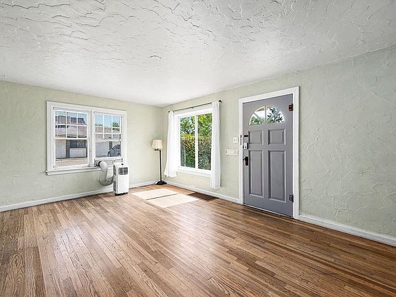 5th image of 440 Belford Ave
