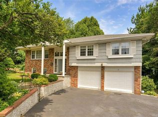 32 Mohegan Pl, New Rochelle, NY 10804