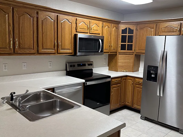 304 Flagstone Dr — Photo 2