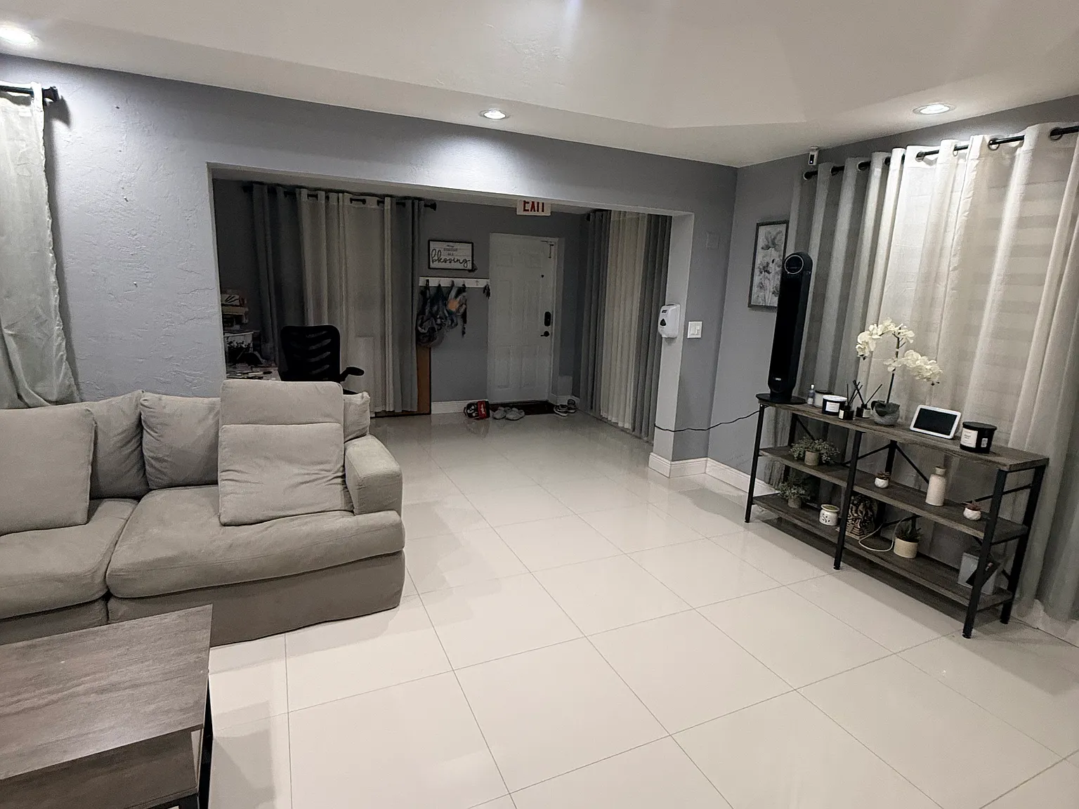 3 bed, 2036 sqft, $3,200 — Photo 3