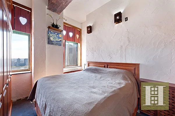 Rented by Halstead Real Estate | media 32