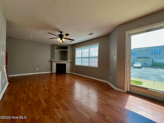 3rd image of 2345 Vineyard Drive #E6