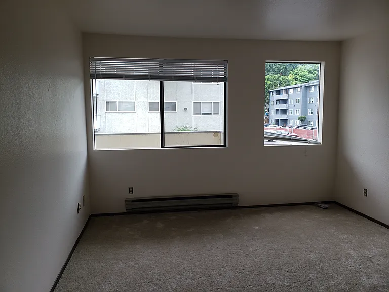 Del Mar Apartments — Photo 6