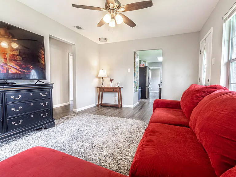 622 Pinewood Ln — Photo 12
