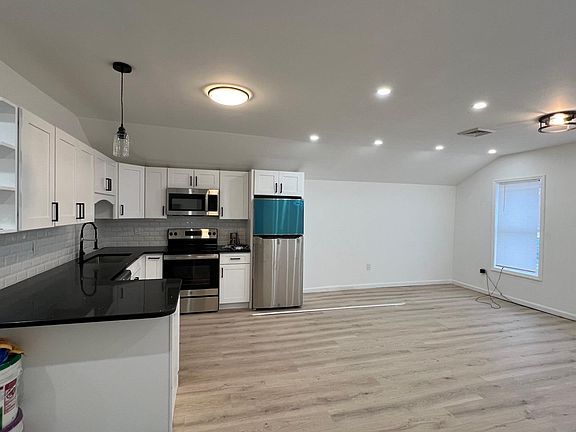 5th image of 355 4th St Floor 2