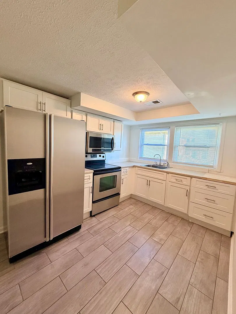 3 bed, 1.0 bath, 1200 sqft, $1,499 — Photo 1